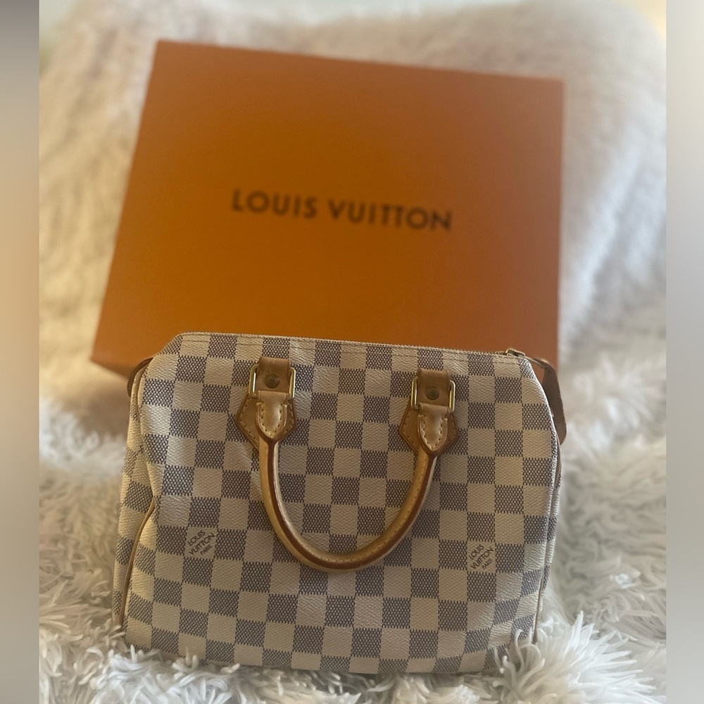 SALE!! ❤️ Authentic Louis Vuitton Speedy 25 damier azur LV